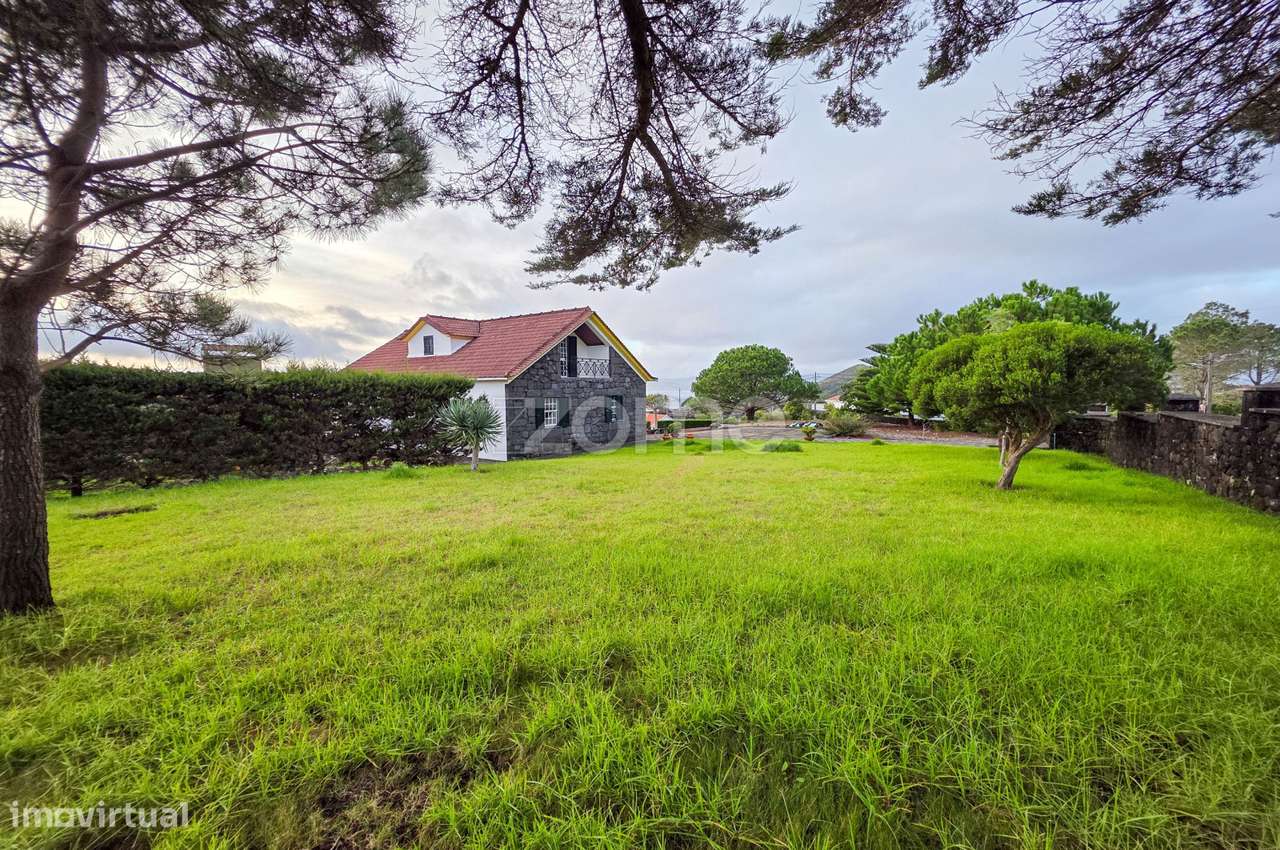 Moradia T4+1 na Ilha do Pico com Terraço Panorâmico e Vista Mar-36