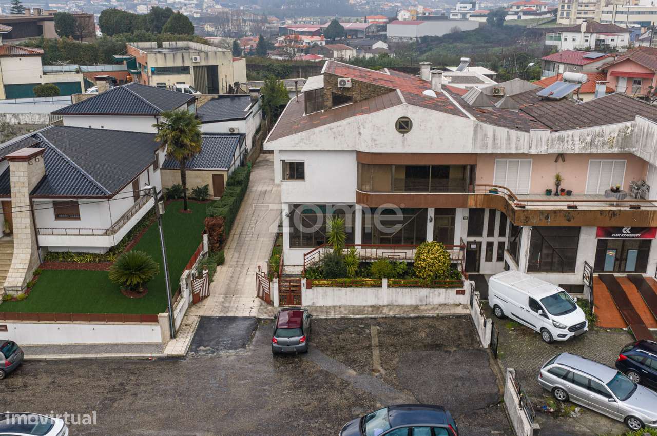 Moradia (T3+T2+T2) em Paços de Ferreira! - Grande imagem: 2/38