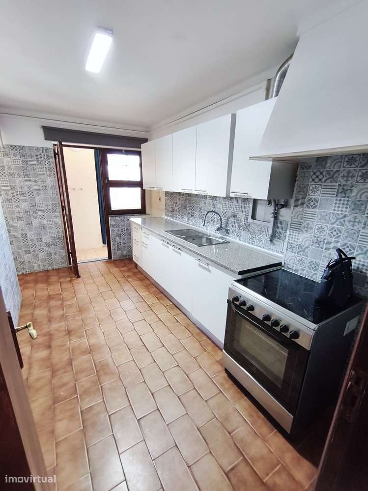 Apartamento t2 à venda , Zona Envolvente à Praça de Touros - Grande imagem: 5/15