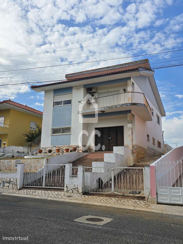 Moradia T3 com Garagem e Lote de 1110 m² – São Julião do Tojal, Loures-2