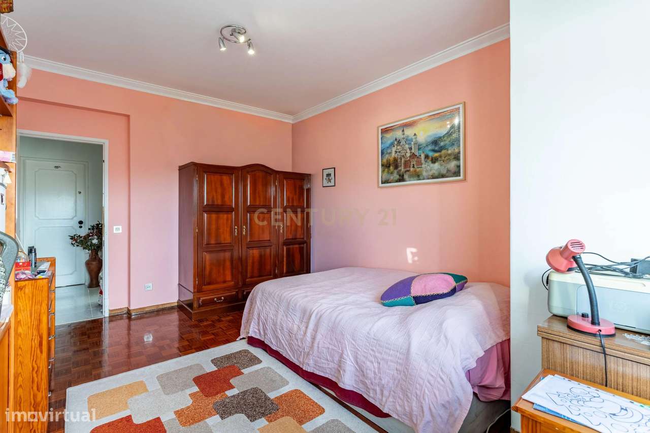 Apartamento T3 com garagem Box em Algueirão Mem Martins-14