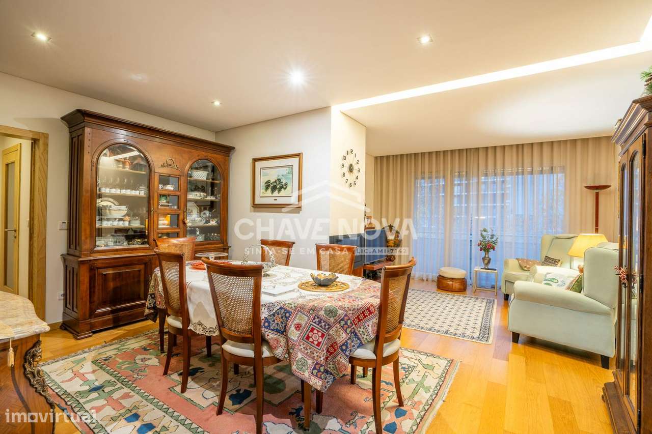 Apartamento T2, elevador, varanda, garagem | Excelente localização - Grande imagem: 5/22