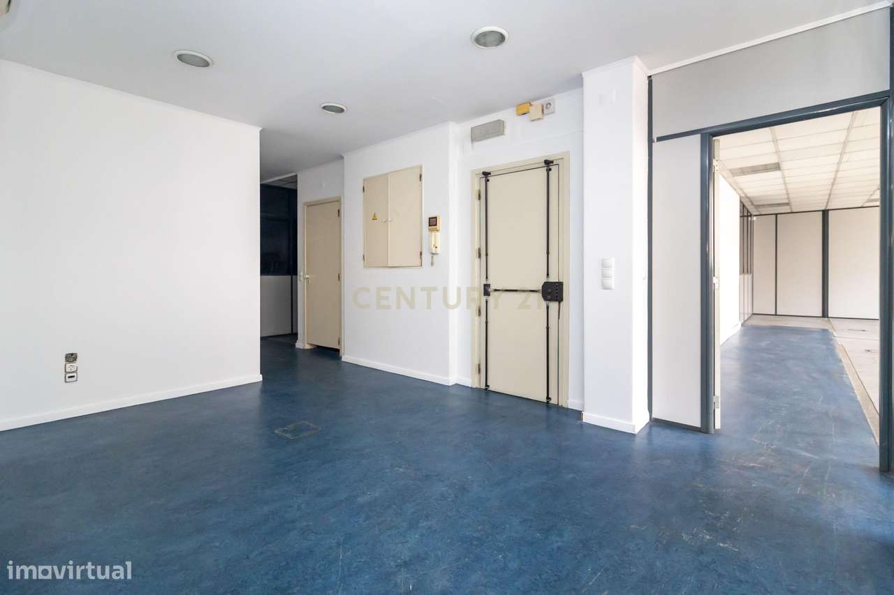 ESPAÇO COMERCIAL/SERVIÇOS com 311m2, para venda, no centro do Prior Ve-16