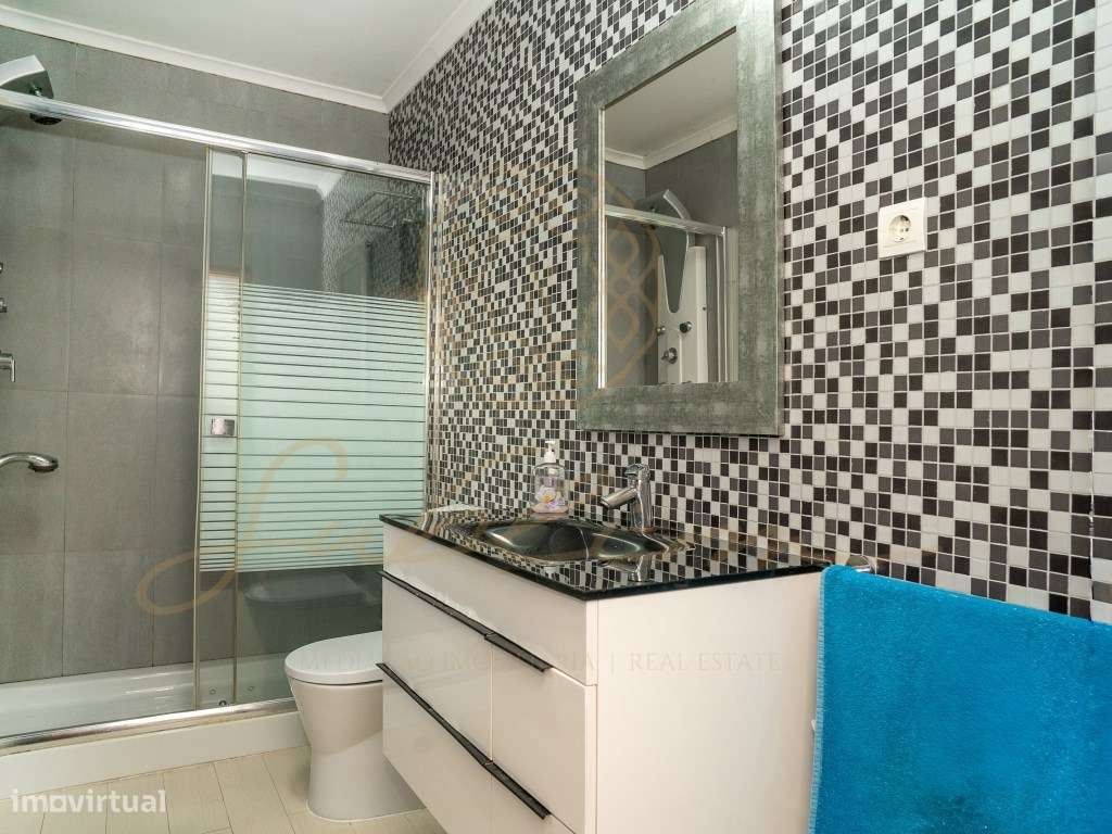 Moradia Isolada com 6 Assoalhadas , Piscina , Garagem Perto das Praias-17
