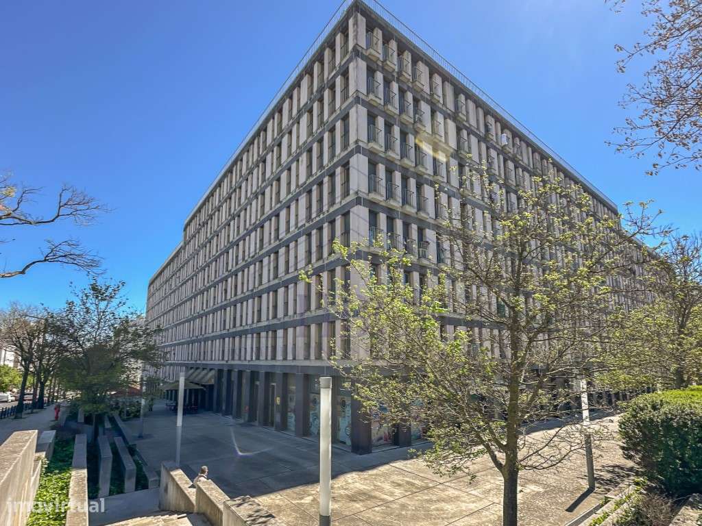 Vende-se Apartamento T1 no centro de Lisboa com arrecadação e garagem-24