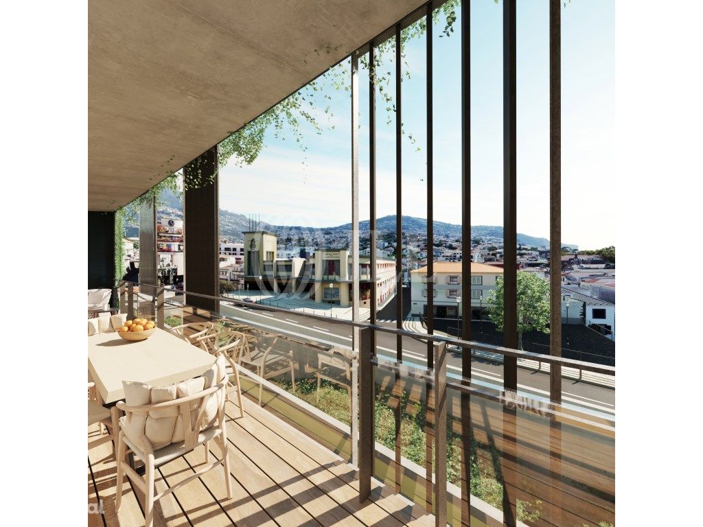 T2 com varanda, no Savoy Residence Insular, Funchal
