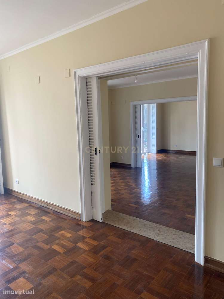 Amplo T5 Luminoso nas Avenidas Novas – Lisboa Centro - Grande imagem: 4/13