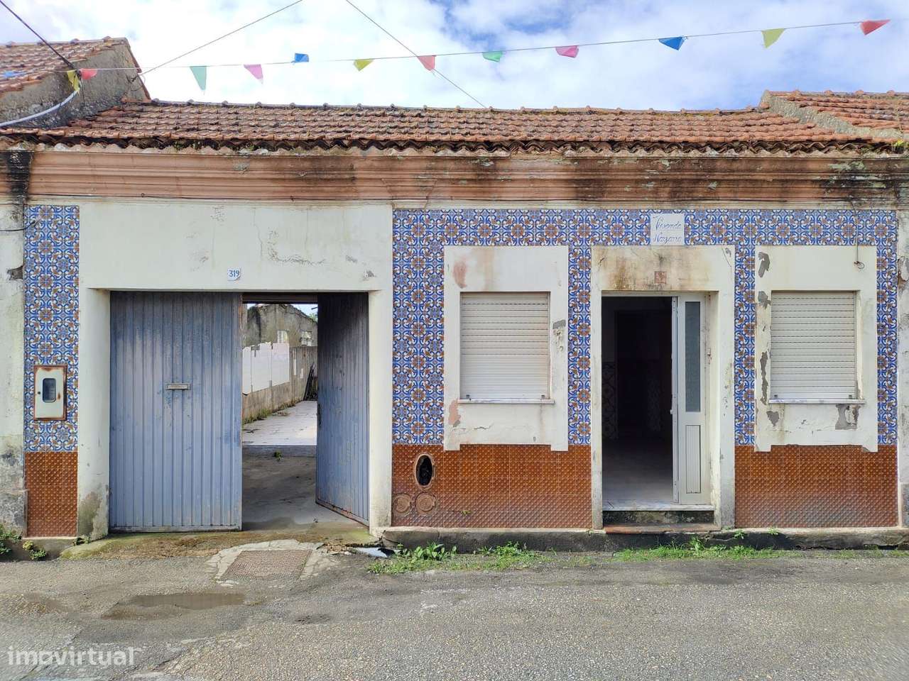 MORADIA EM ESGUEIRA PARA RECUPERAR - Grande imagem: 4/9