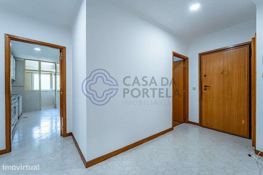 Apartamento T2+1 com elevador e garagem próximo ao Arrábida Shopping - - Grande imagem: 3/34