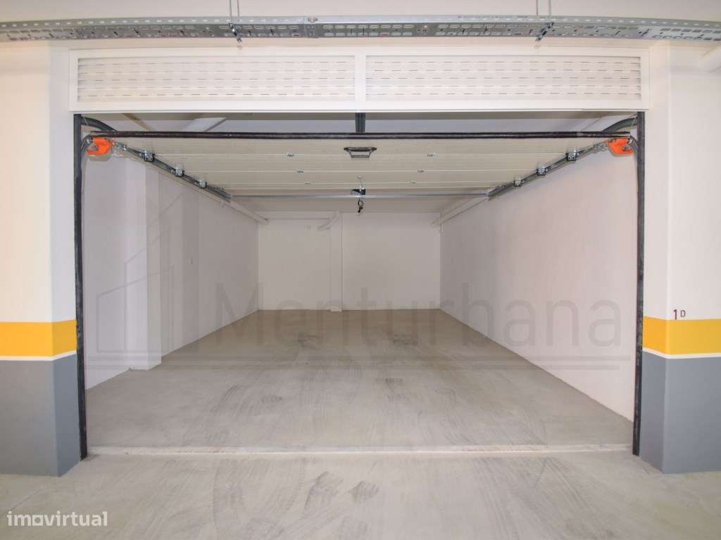 FANTÁSTICO T3 COM TERRAÇO E VISTA DESLUMBRANTE NA PAREDE - CASCAIS-26