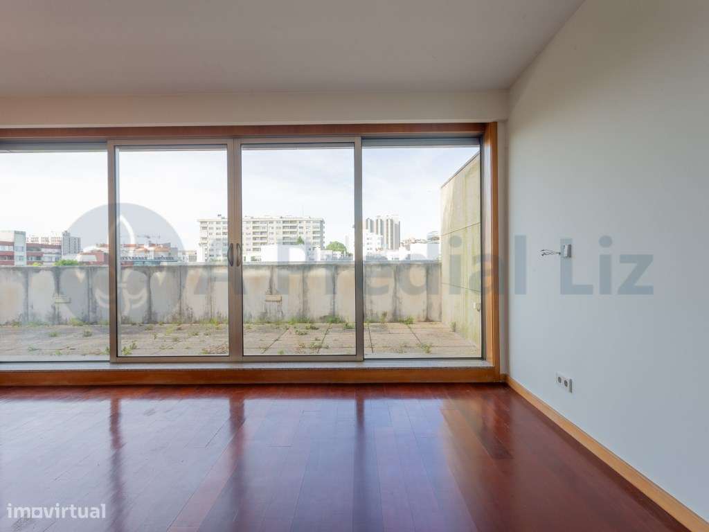 Apartamento T3+1 Duplex - À Av. da Boavista-16
