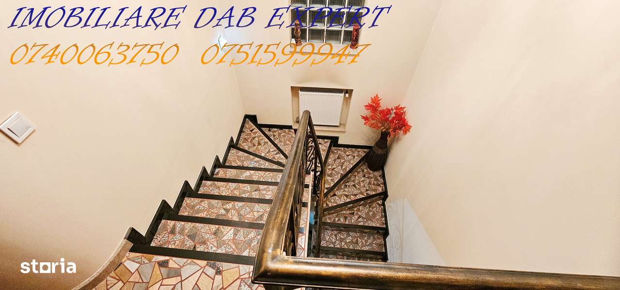 Casă spațioasă cu garaj și acces asfaltat în zona veche - Imagine principală: 3/11