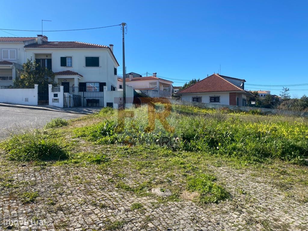 Terreno (Gaveto) de 380m2 para Prédio. Sesimbra