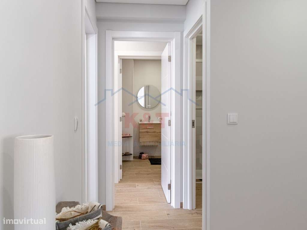 T2 na Praia da Rocha totalmente Remodelado-12