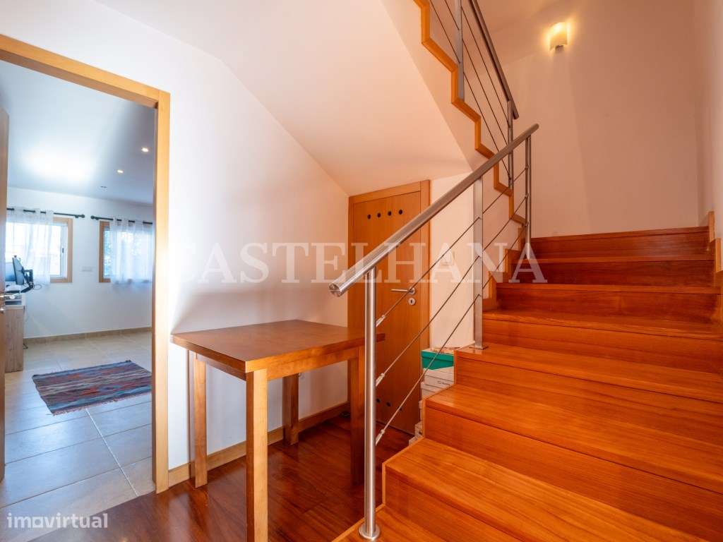 Moradia T4+1 com jardim, terraços e garagem privada, próxima a Mari...-37