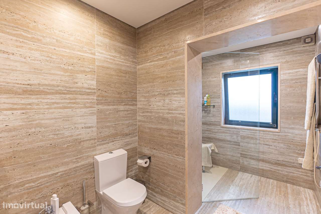 Moradia T3+1 Renovada com Vista Mar em Esmoriz-15