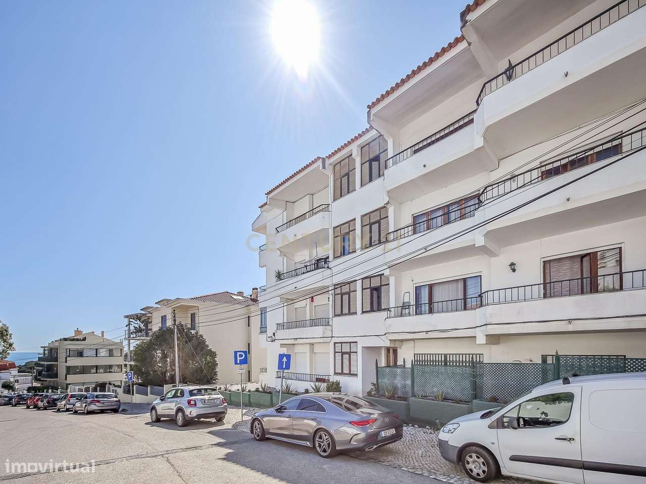 Viver no Estoril: T2 Renovado com Vista Mar, a 5 min a pé da Praia e d-26