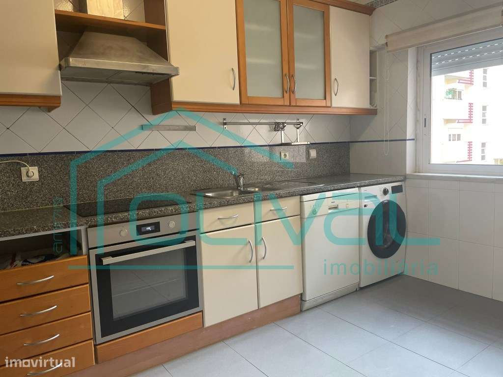 Apartamento T3 com parqueamento e arrecadação na 2ª Fase da Qta. Pi... - Grande imagem: 4/37