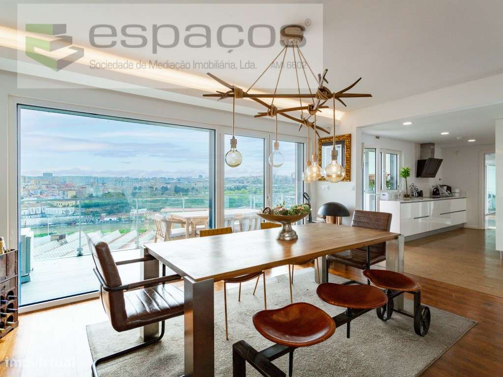 Fantástico T4 com Terraço Privativo, Varanda, Box , Vista Rio, Quin...-7