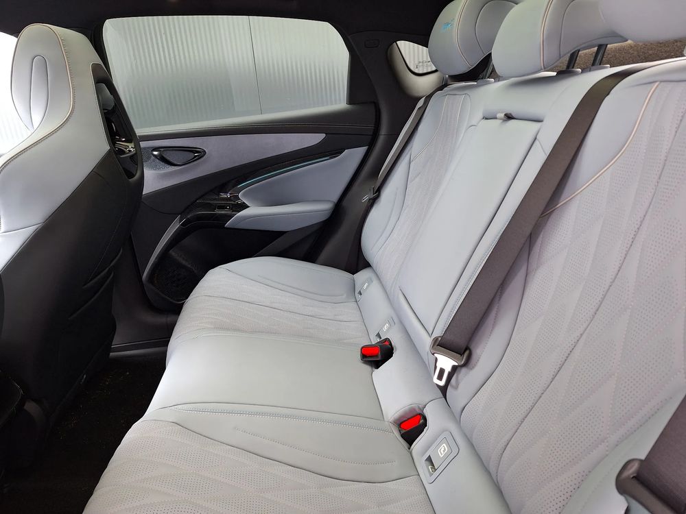 DEMO / Zasięg 570 km / Dynaudio® / Kamera 360