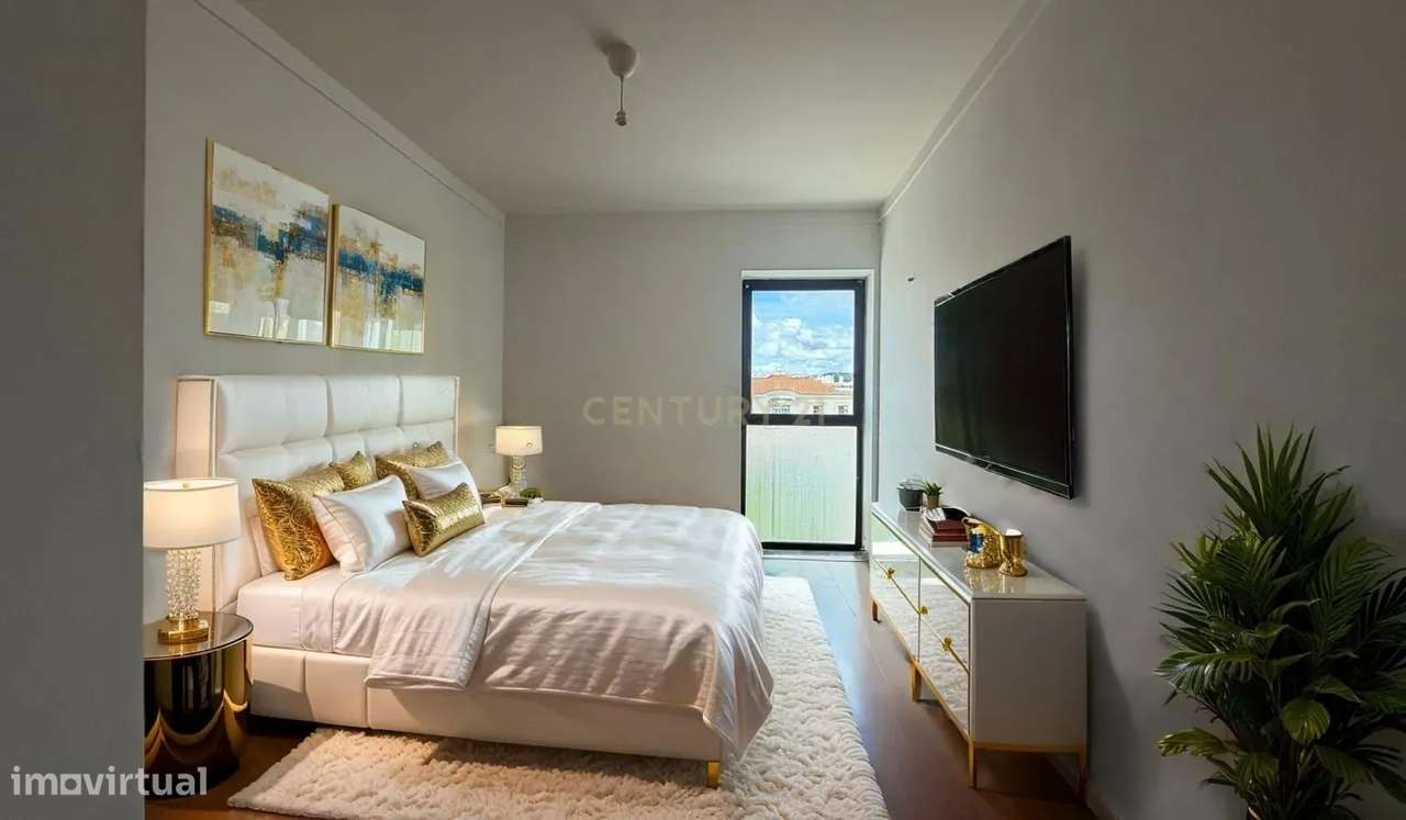 Apartamento T3 com Varanda, Arrecadação e Três Lugares de Parqueamento-14