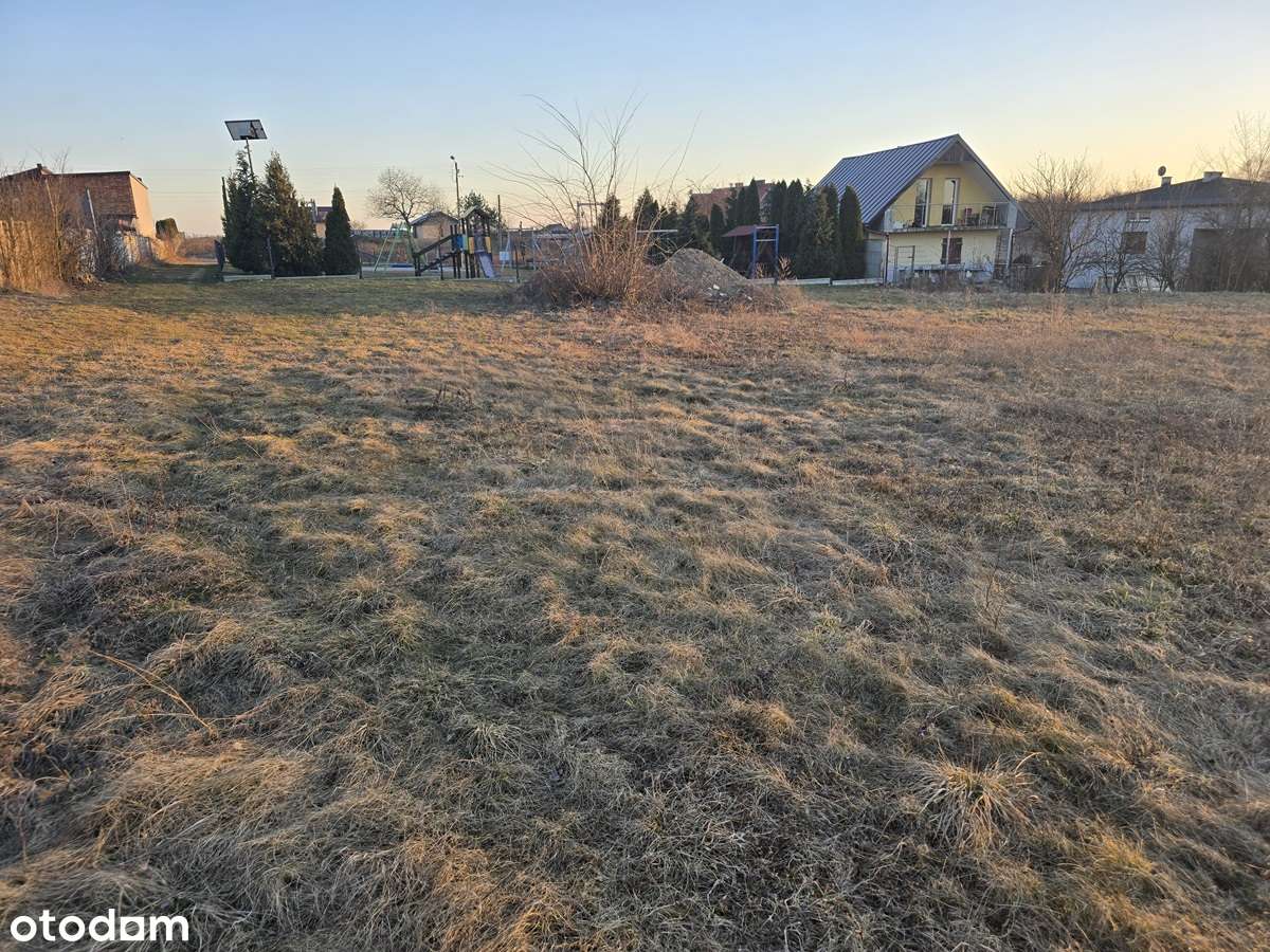 Duża szeroka działka w drugiej linii zabudowy Najdziszów-5