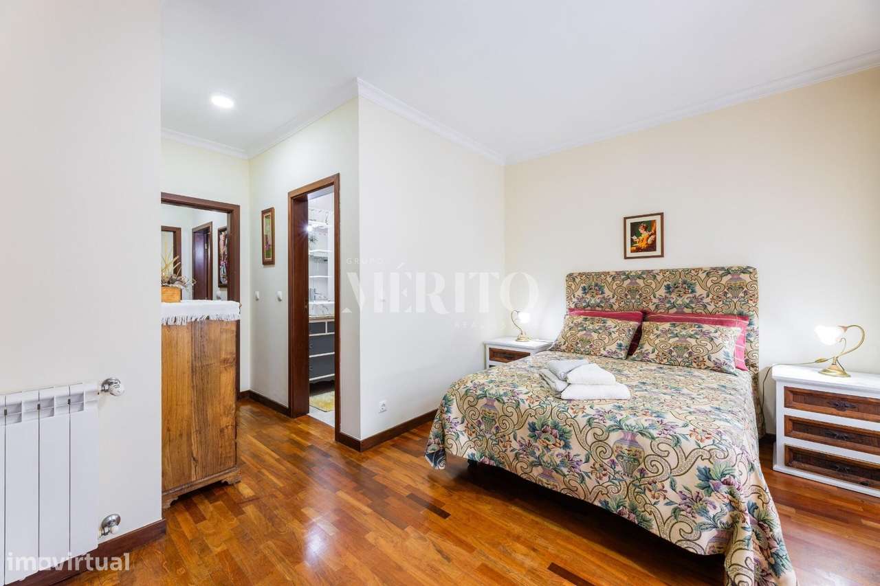 Moradia com Alojamento Local-6