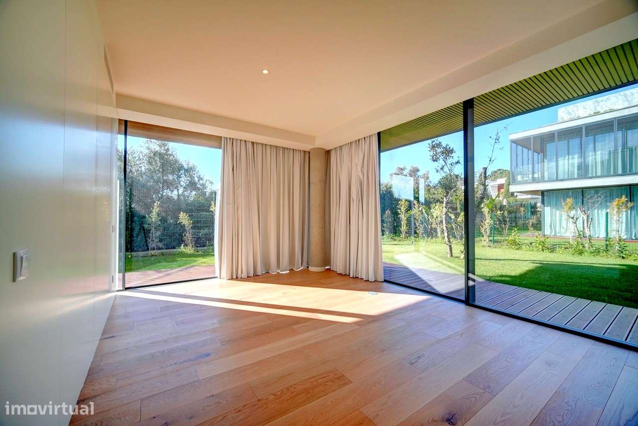 Moradia V4 Luxo na Costa da Guia-15