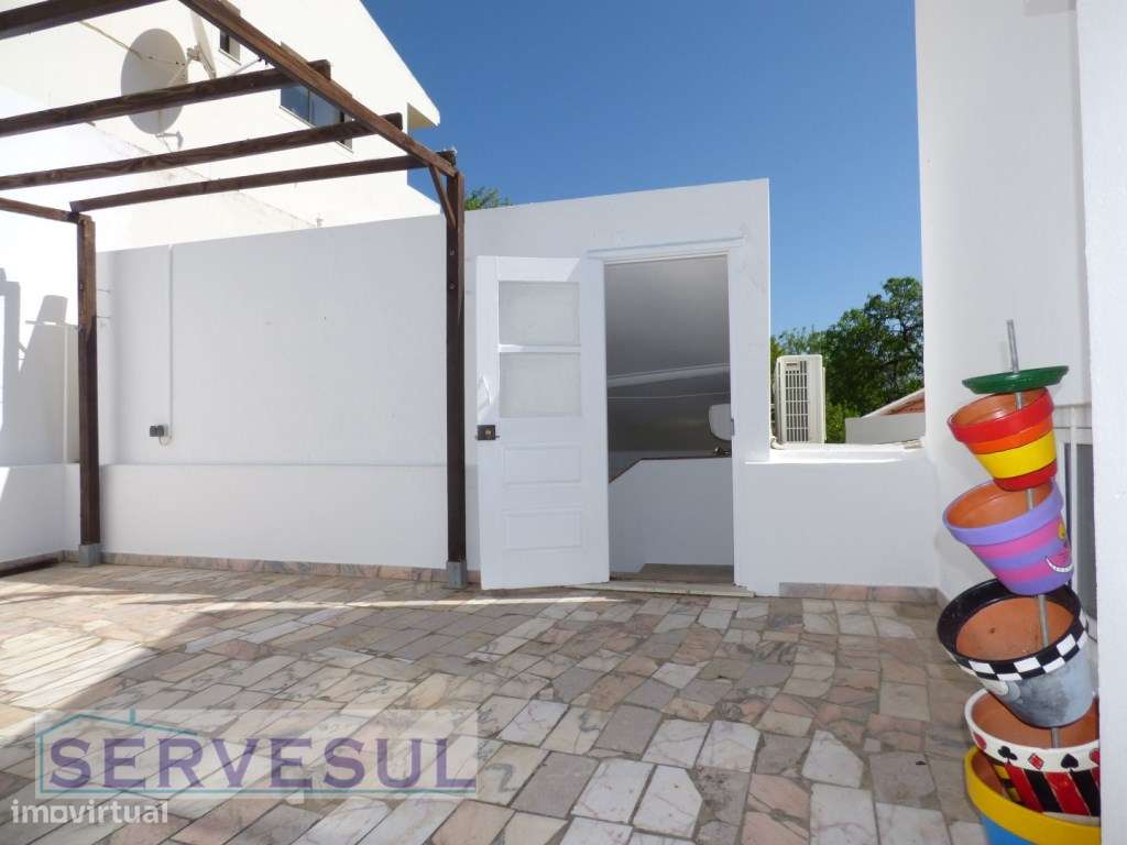 Casa Tradicional, com dois pisos, 4 quartos, dividida em duas habit...-0