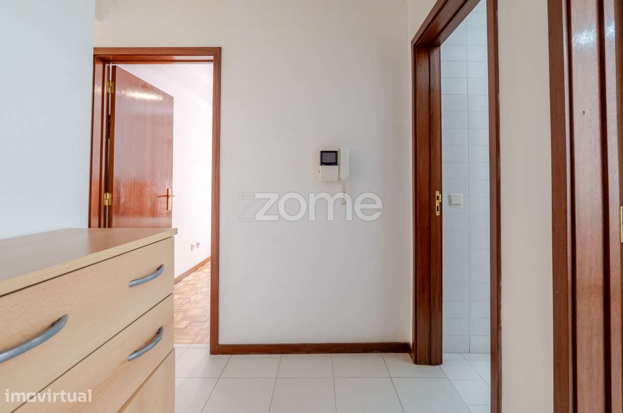 Apartamento T3 com garagem, varanda e arrumos-21