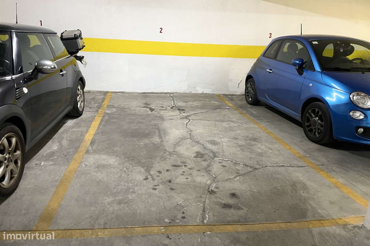Lugar de Garagem Amplo 13m² | Laranjeiras | 100m da Loja do Cidadão - Grande imagem: 3/8