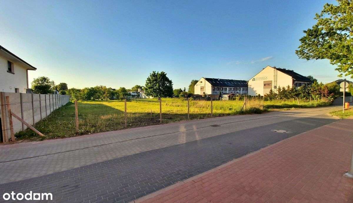 Działka w centrum Plewisk-1