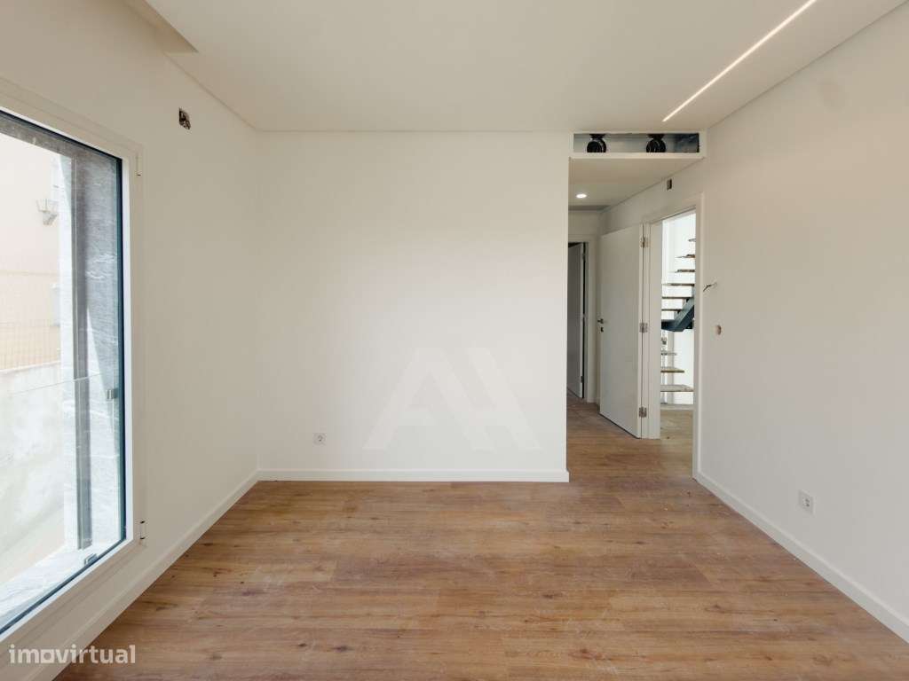 Moradia T5 na Amoreira com vista mar, piscina e jardim privativo-16