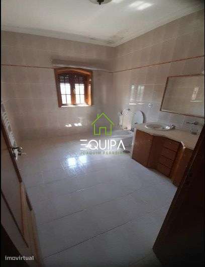 Moradia isolada, Tipologia T-9, na Freguesia de Meinedo, Concelho de L - Grande imagem: 4/11