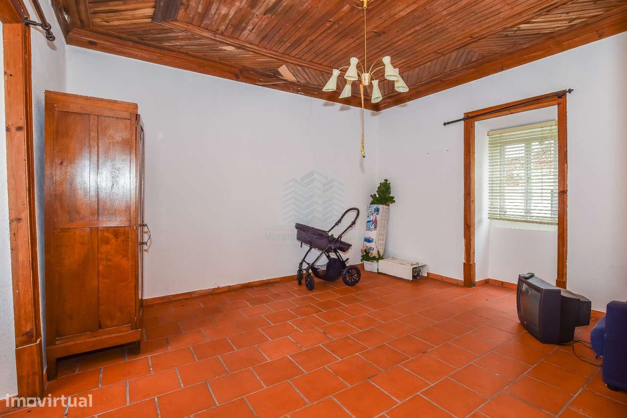 Moradia T3 com Garagem e Poço em Alcorochel, Torres Novas-11