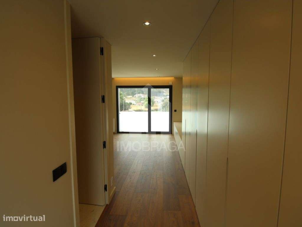 Moradia de Gaveto T3 Nova com 3 Suites | Pronta a Habitar | S. Pedr...-17