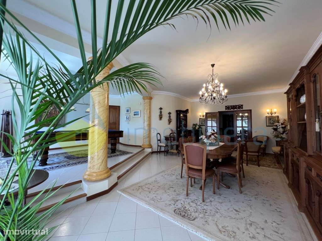SOBERBA MORADIA T6 COM CASA DE HOSPEDES EM ANEXO-33