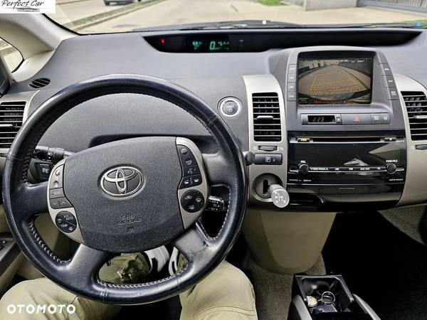 Toyota Prius (Hybrid) - 14