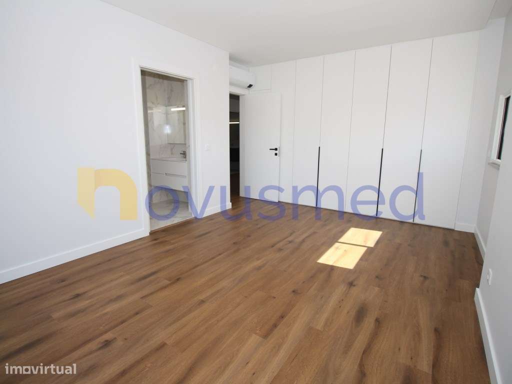 Penthouse tipo T3 com vista para o Mar a 300 metros da praia dos Al...-18