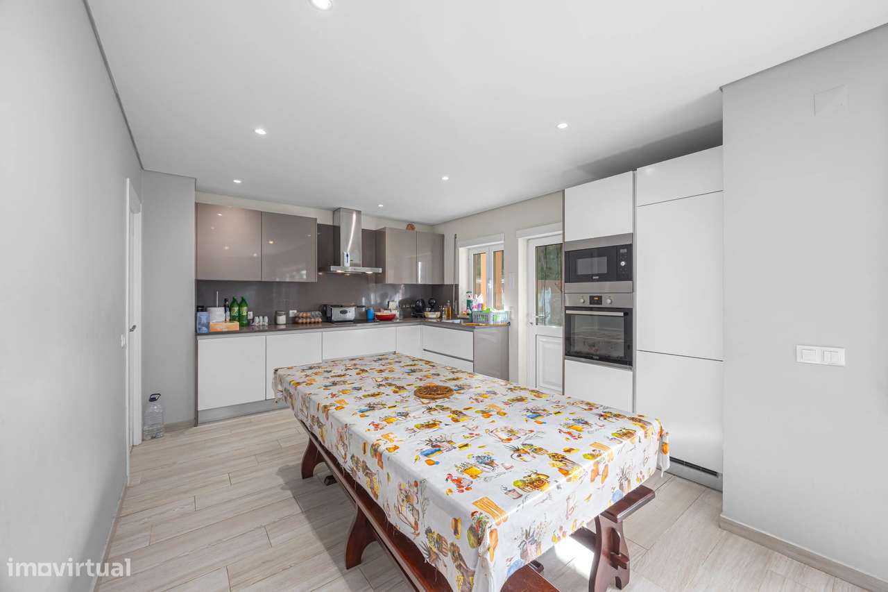 Excelente Moradia em Condominio com Piscina - Grande imagem: 3/21