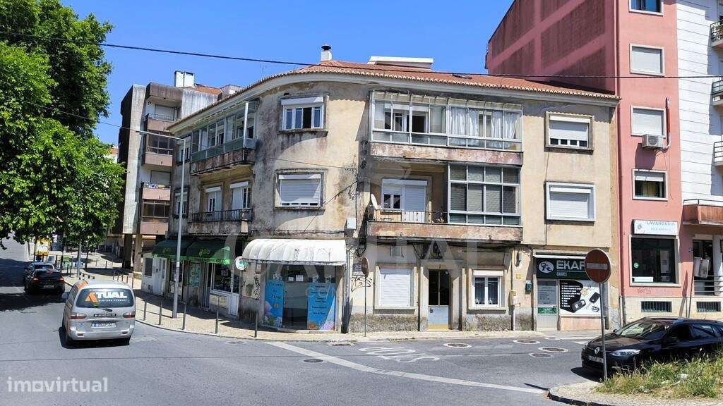 Apartamento T4 nas Mercês-0