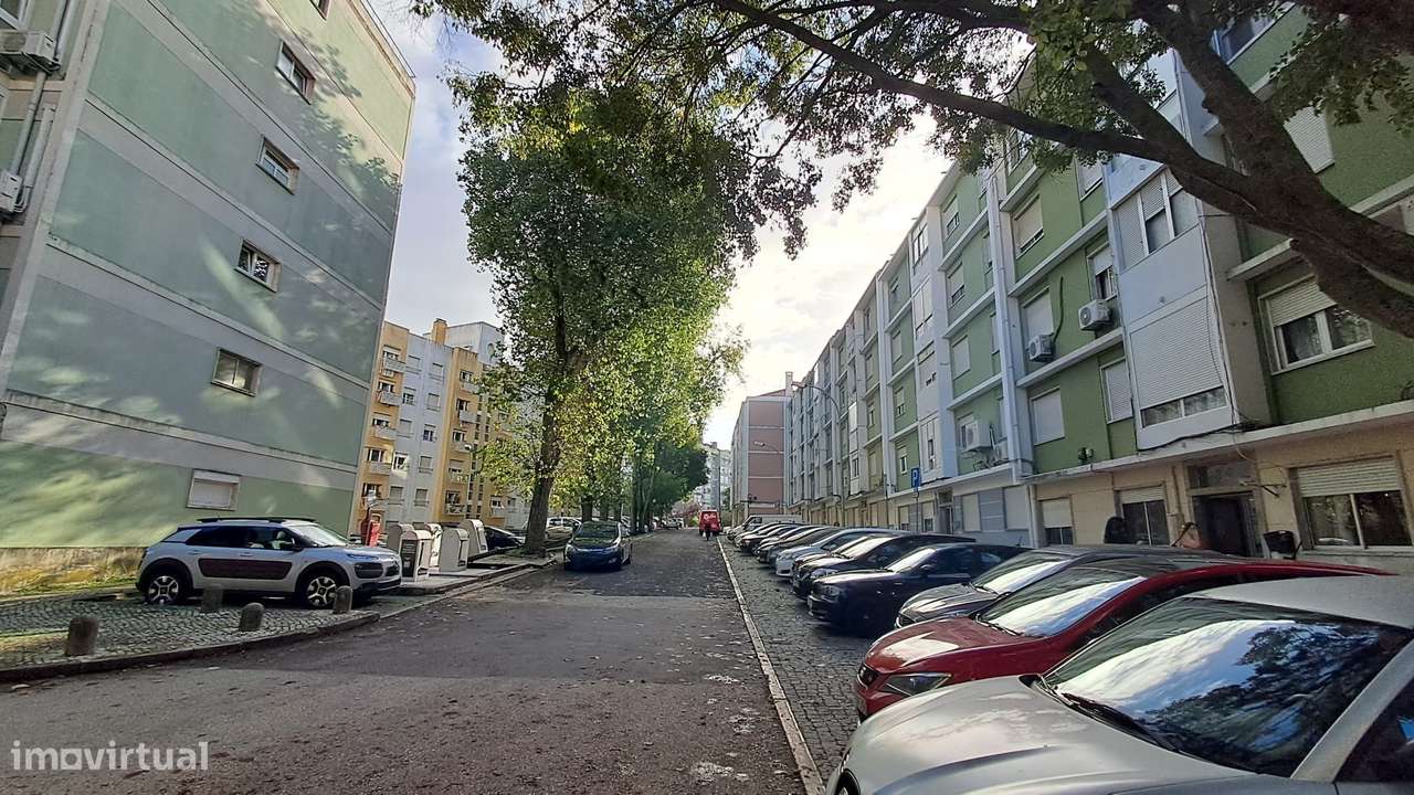Apartamento T2 Remodelado em Benfica-19