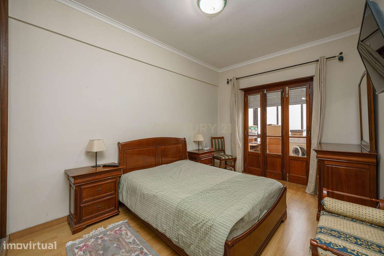 Apartamento T4 Transformado em T3 situado no bairro do Montalvão -Setú-19