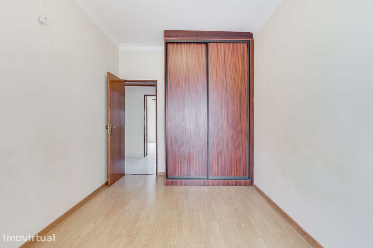 APARTAMENTO T2 | C/ ARRECADAÇÃO | CENTRO DE ALVERCA-12