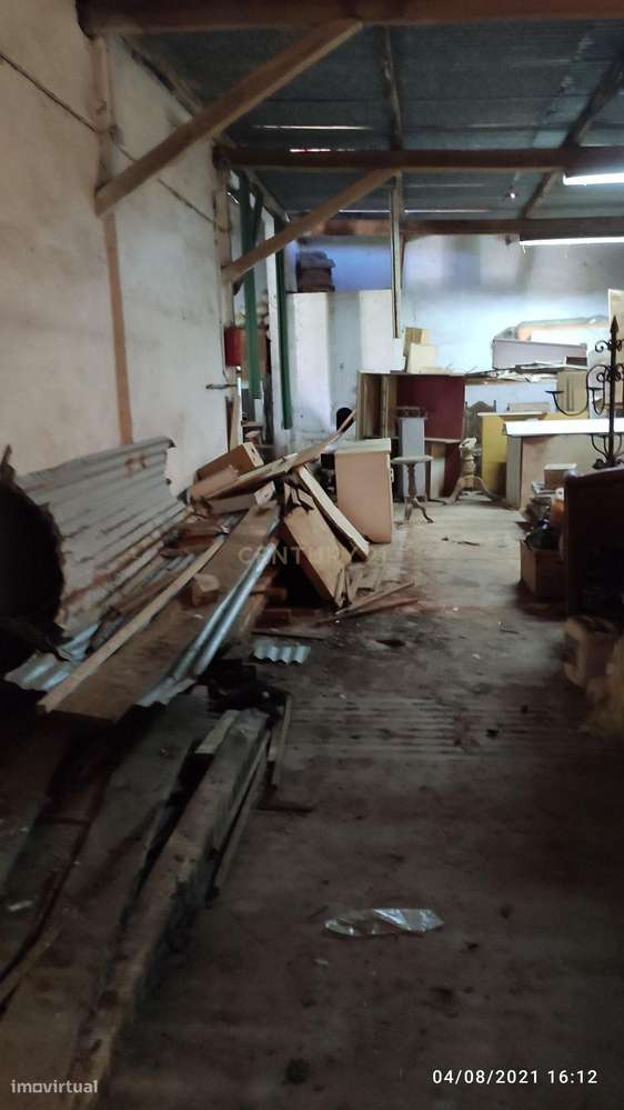 Espaçoso Térreo com Garagem em Localização Privilegiada-16