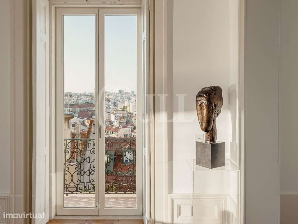 Apartamento T3+2 com jardim, em pleno Castelo, Lisboa-8