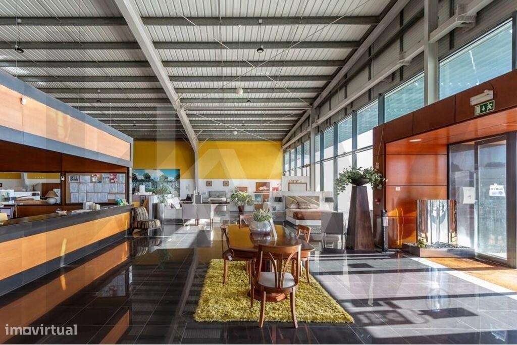 Armazém com  3251,05 m2 inserido no parque industrial de Castelo Branc - Grande imagem: 4/60