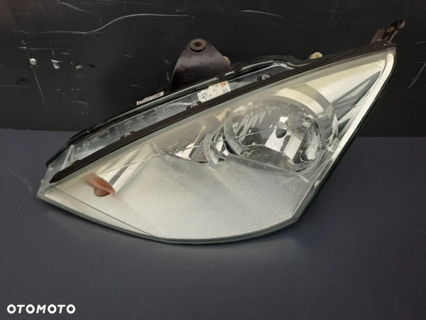 Lampa Przednia Lewa Ford Focus MK1 Lift - 1