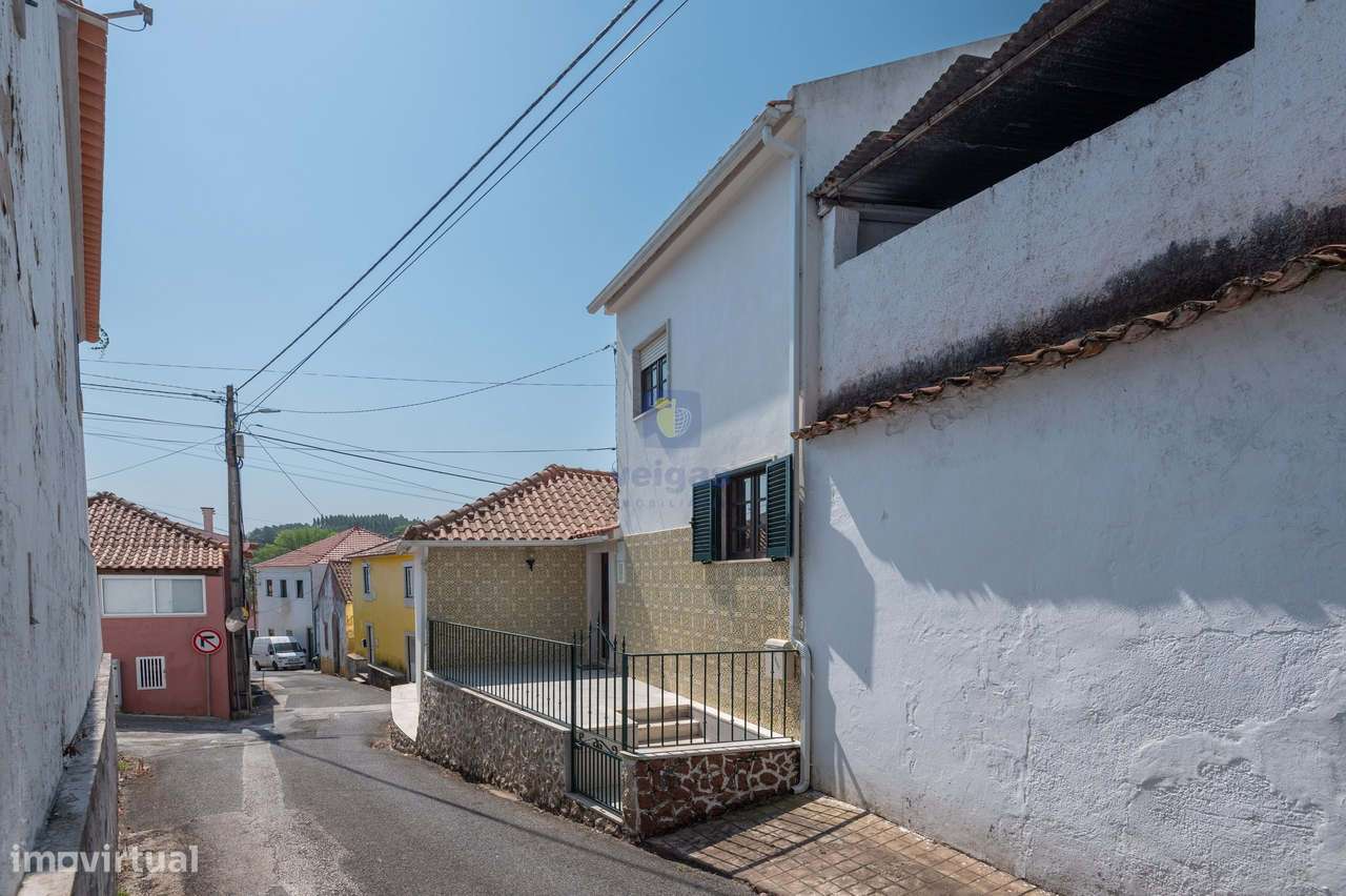 Moradia com Glamour! T4 com Garagem e Terraço no Centro de Vidais-7