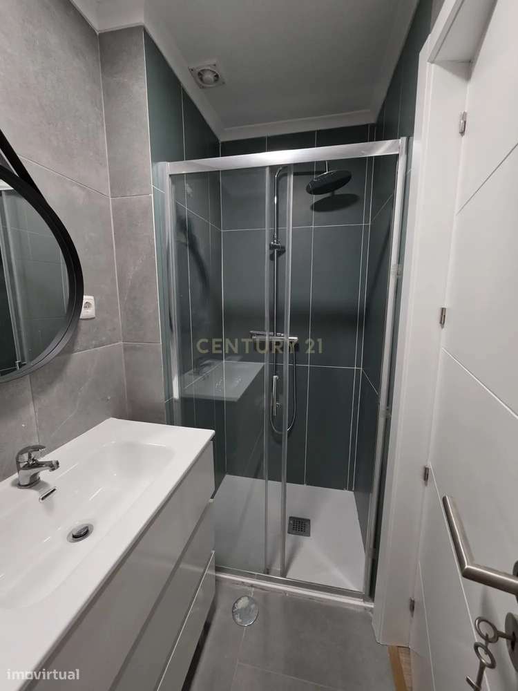Apartamento Renovado em Algés, Oeiras - 2 Quartos e 2 WC-26